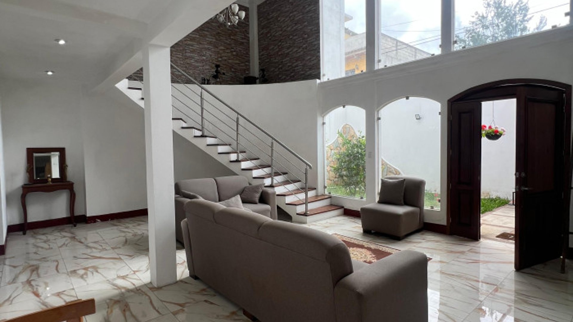 Hermosa Casa moderna en Venta a 10 minutos de Antigua - Miniatura 2