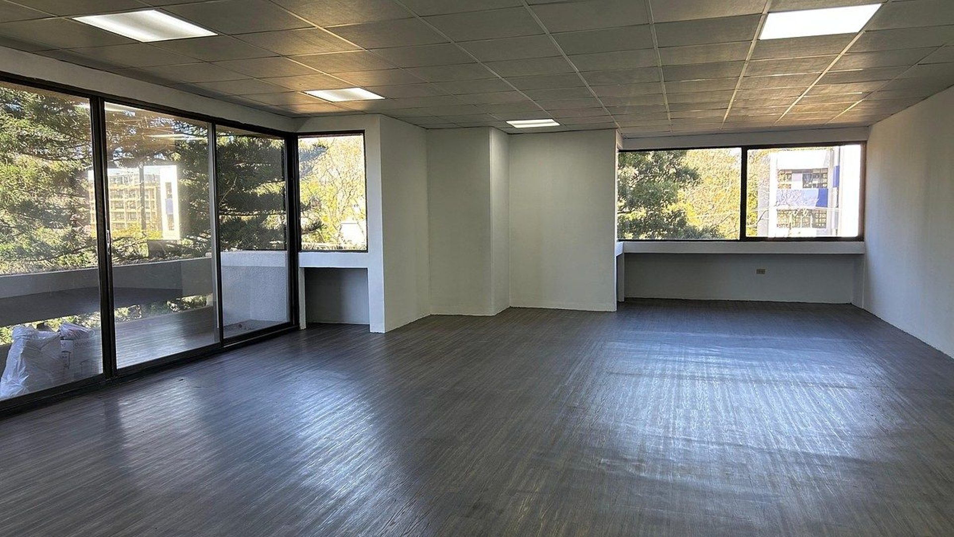 Oficina en zona 4, renta - Miniatura 7