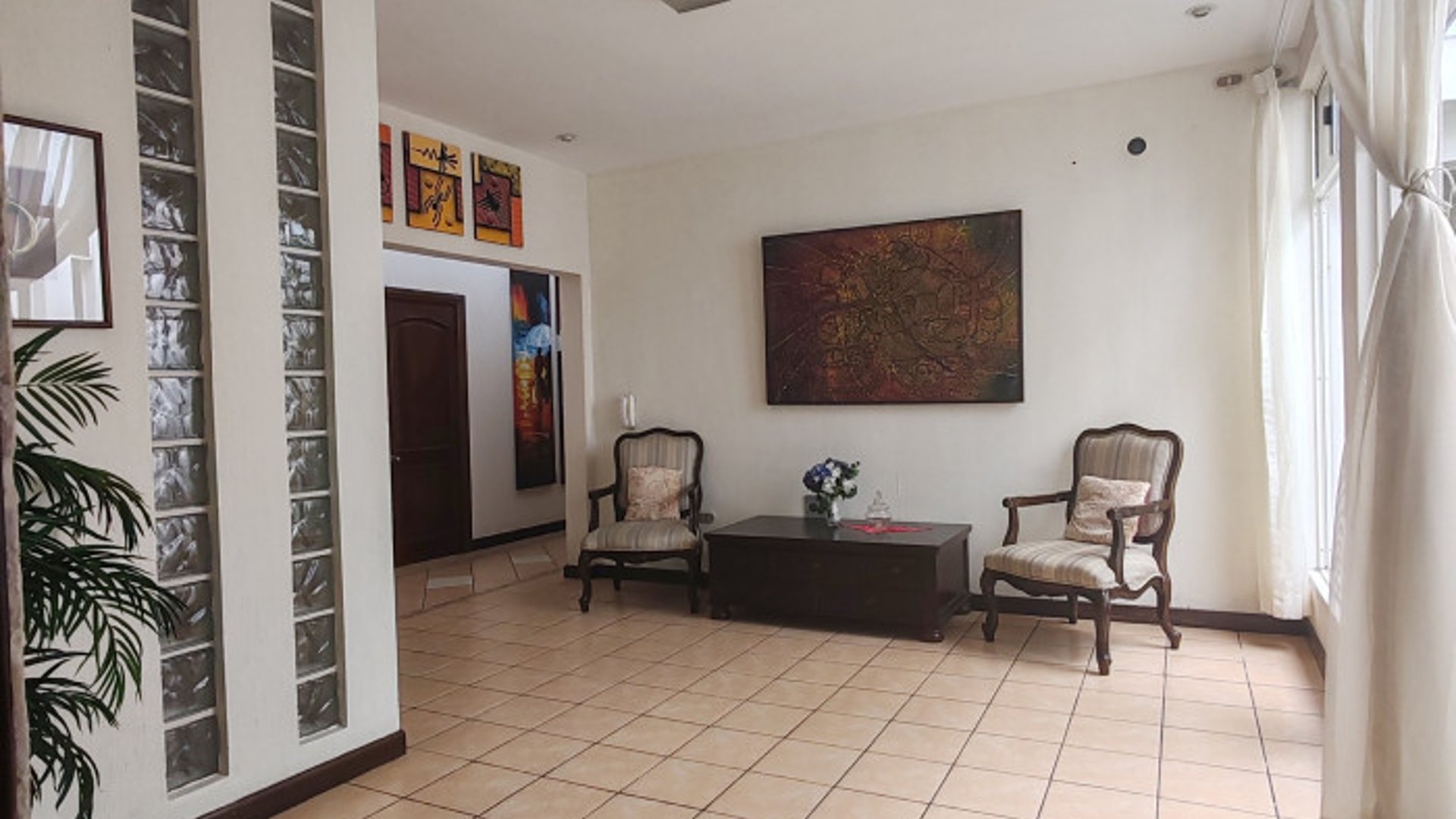 Casa en renta para oficinas en zona 15 el maestro 2 - Miniatura 3