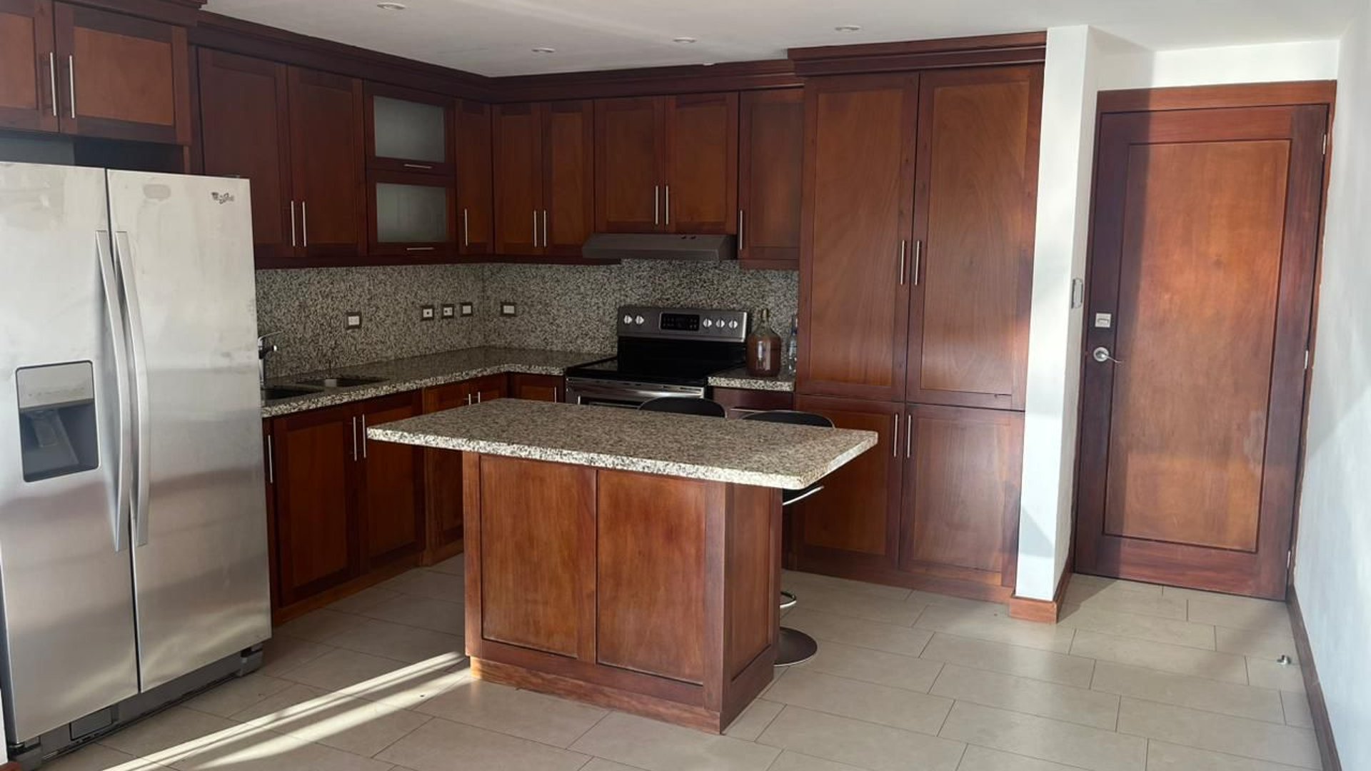 Loft de 2 habitaciones en alquiler, La Montaña zona 16