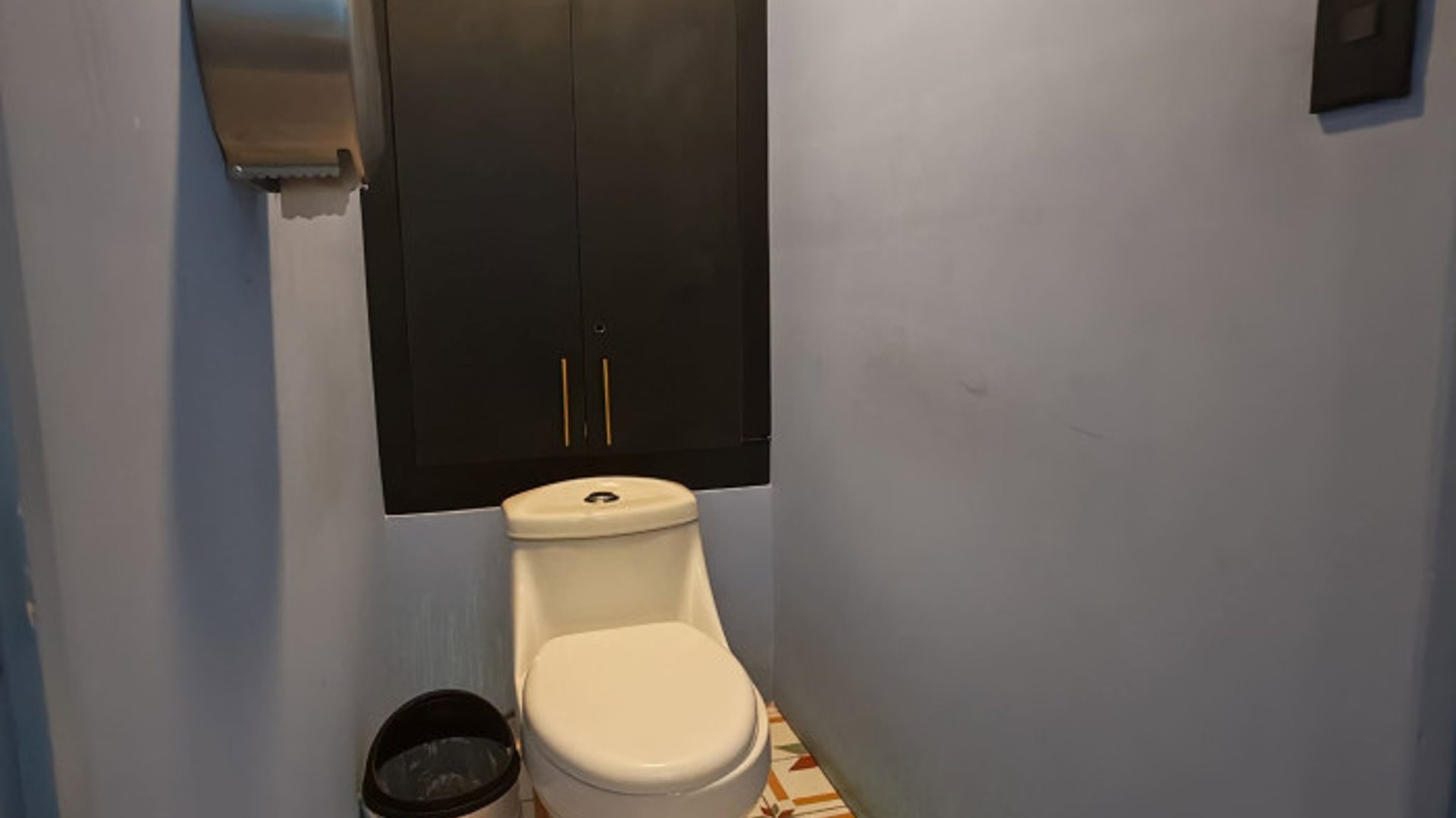 Local comercial renta zona 14 en Edificio Residencial - Miniatura 9