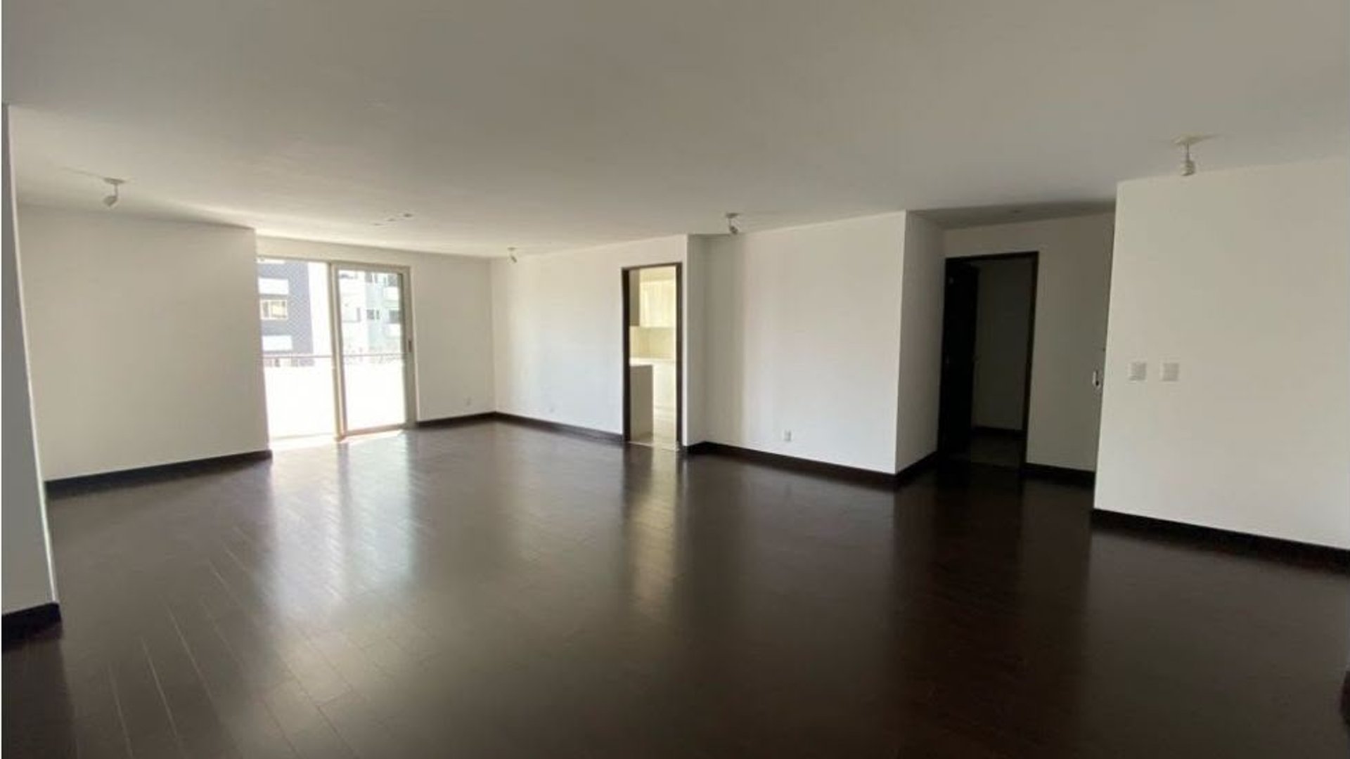 RENTA APARTAMENTO ATTICA II ZONA 14 CON CUARTO DE SERVICIO - Miniatura 12