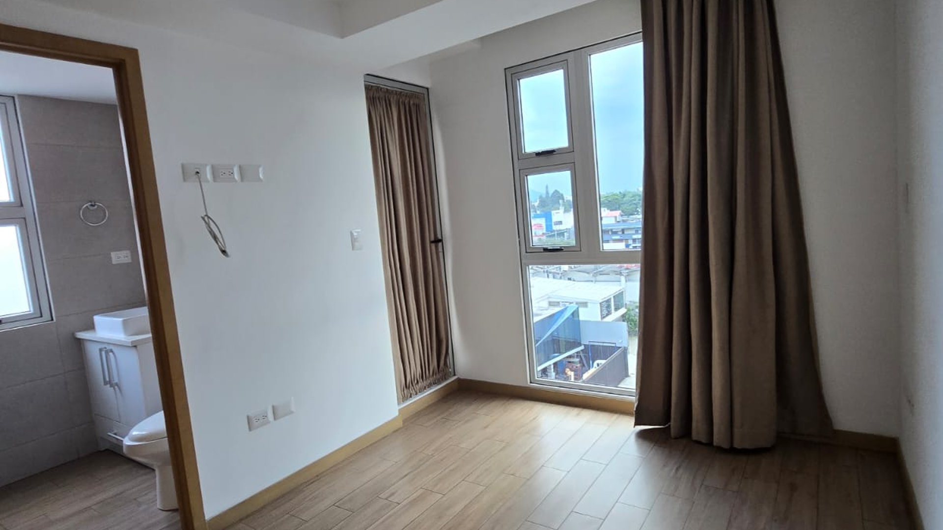 ALQUILER DE CÉNTRICO APARTAMENTO - CITYHAUS, ZONA 10 - Miniatura 9