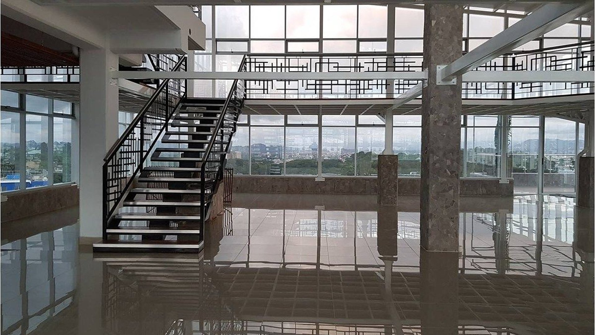 Edificio Stoneglass | Oficinas y Bodegas en Zona 7, Guatemala - Miniatura 2