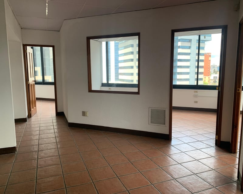 OFICINA EN 154 M2 EN EDIFICIO MURANO CENTER ZONA 10