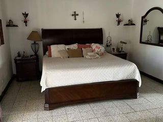 Vendo Amplia Casa en zona 11, Mariscal - Image 7