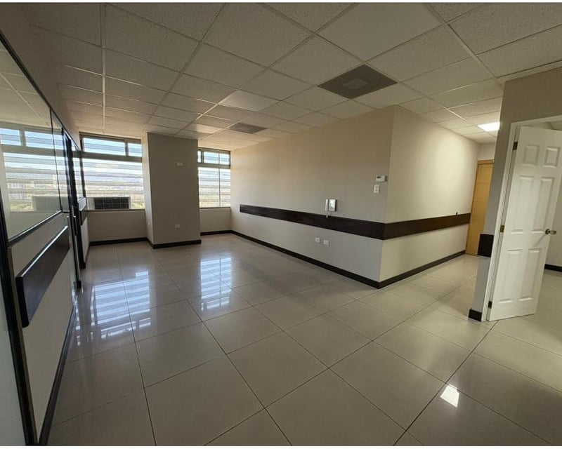 Oficina en Renta – Edificio Sixtino I, Zona 10