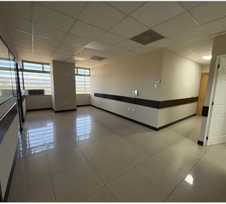 Oficina en Renta – Edificio Sixtino I, Zona 10