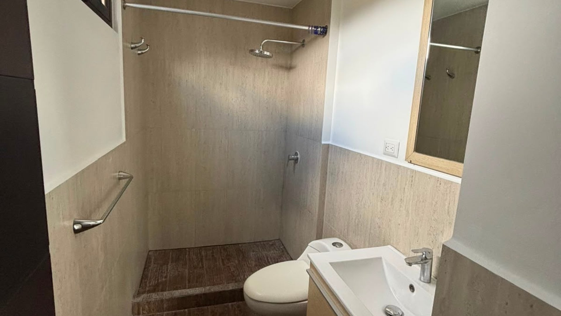 Apartamento en Alquiler Edificio Torre 360, zona 15 - Miniatura 7