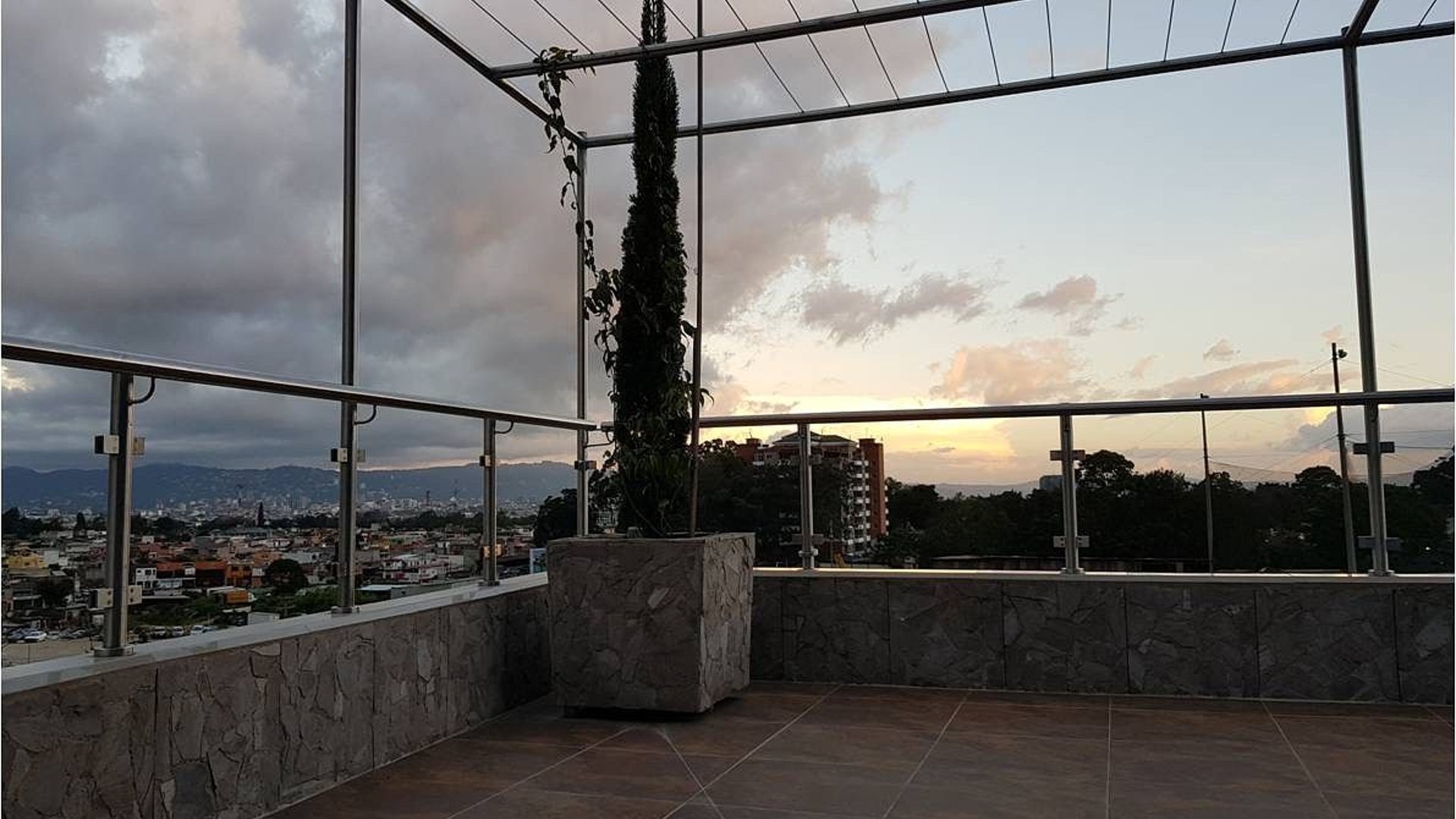 Edificio Stoneglass | Oficinas y Bodegas en Zona 7, Guatemala - Miniatura 5
