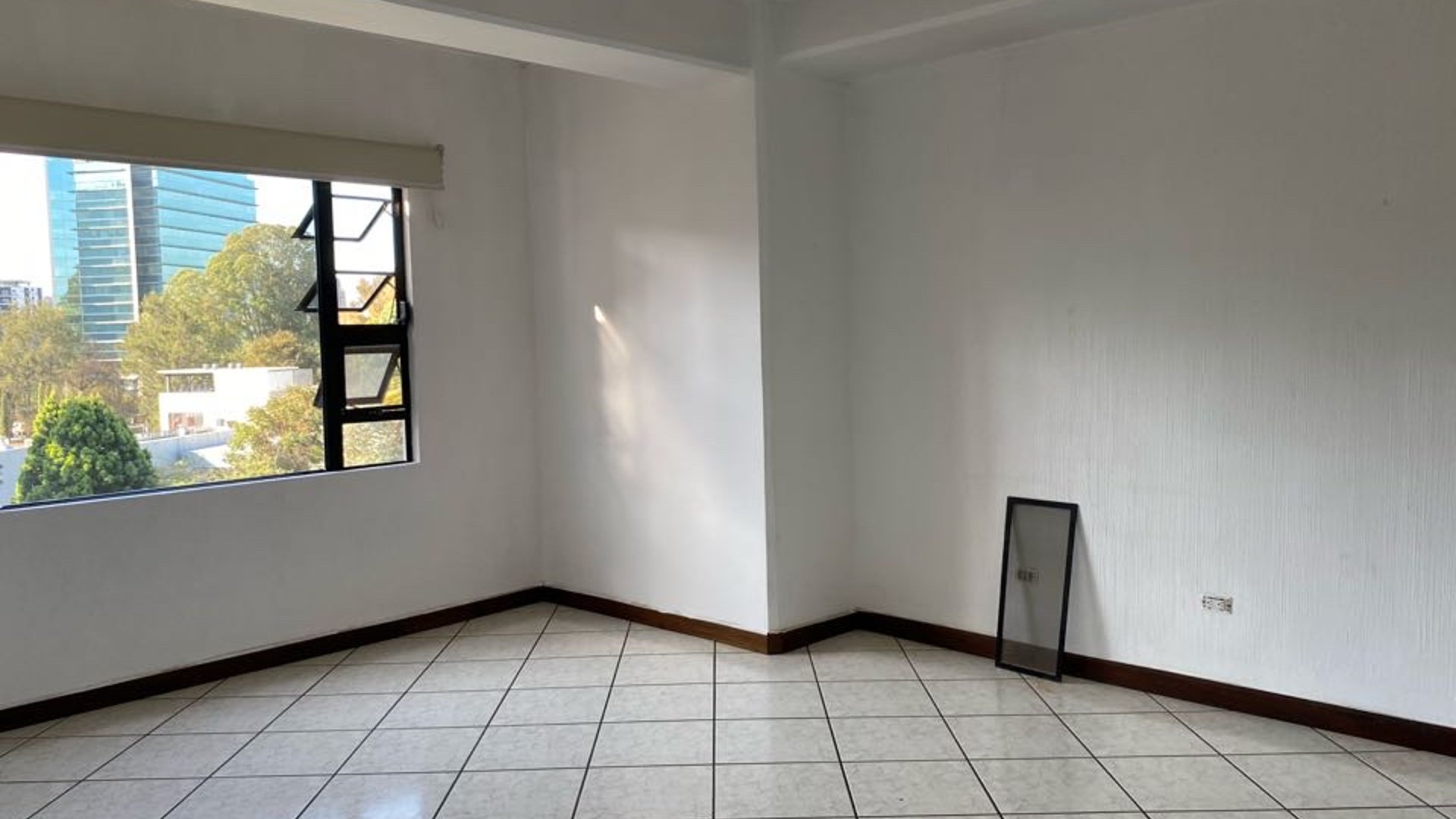 Apartamento amplio en Renta Zona 15, cerca de Metro15 - Miniatura 7