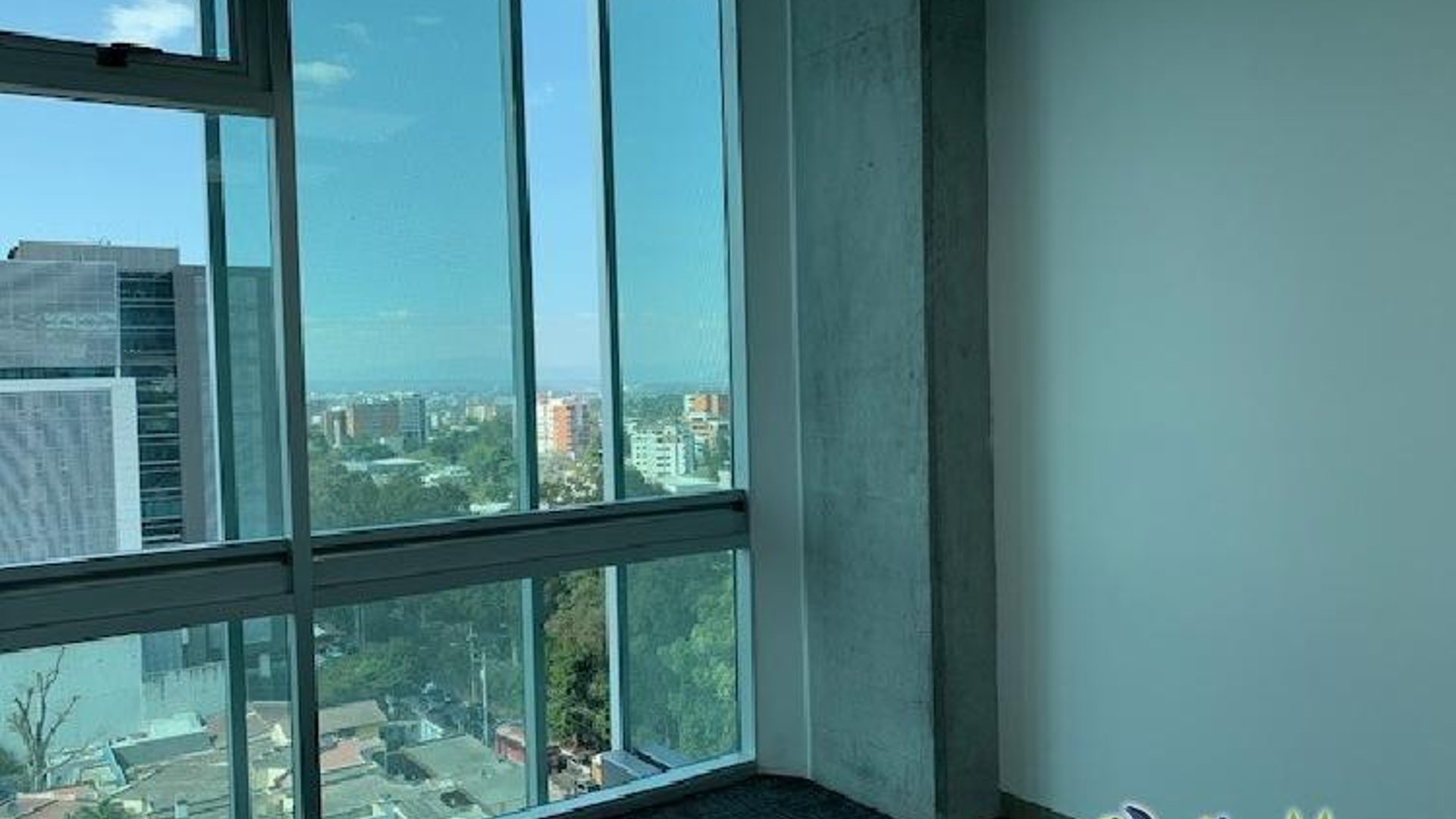 RENTA Oficina AMUEBLADA 11 mt Centro de Negocios z.15