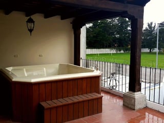 Casa con jardín en venta, la Antigua - 3