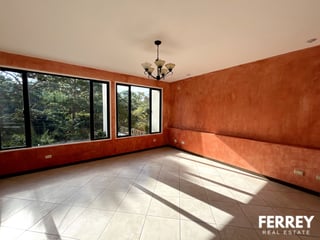 Casa grande en renta en zona 16 Kanajuyu 2 - Image 1