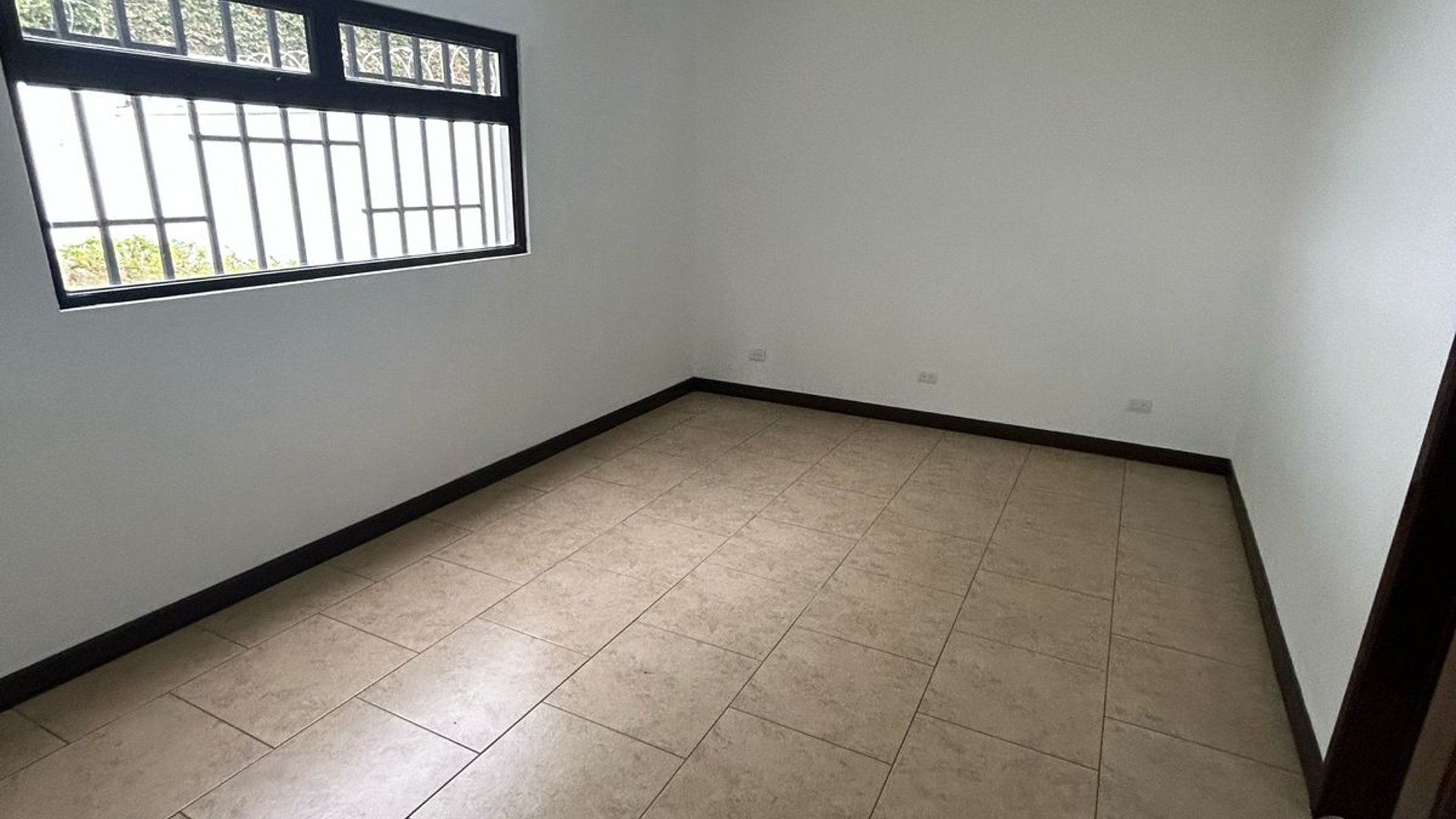 Alquiler de casa en zona 15 VH1 para oficinas ideal - Miniatura 25