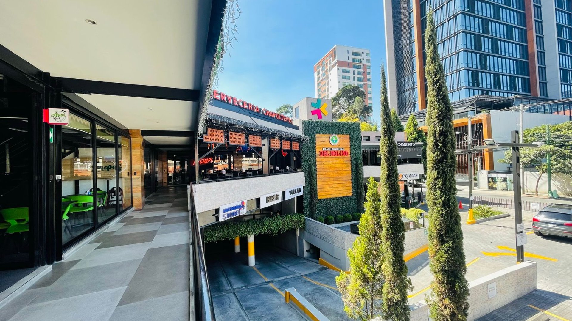 ALQUILER DE LOCAL COMERCIAL 45MT2 - CONVENIA PLAZA, ZONA 10  - Miniatura 2