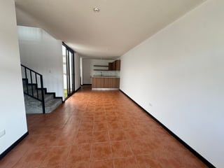 EXCELENTE OPORTUNIDAD DE ADQUIRIR TU CASA PROPIA CERCA DE ANTIGUA - Image 1