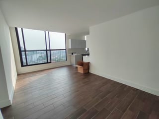 📍 APARTAMENTO EQUIPADO EN VENTA – 3 HAB | EDIFICIO ROSELLÓ | ZONA 13 - 4