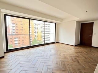 Apartamento en Renta en Edificio  – Zona 10 | Moderno y Amplio - 2