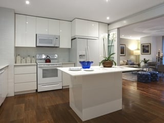 Apartamento en renta con jardín en la zona 10 - 2