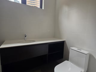 Apartamento de Lujo con Jardin en venta en la zona 14 - Image 16