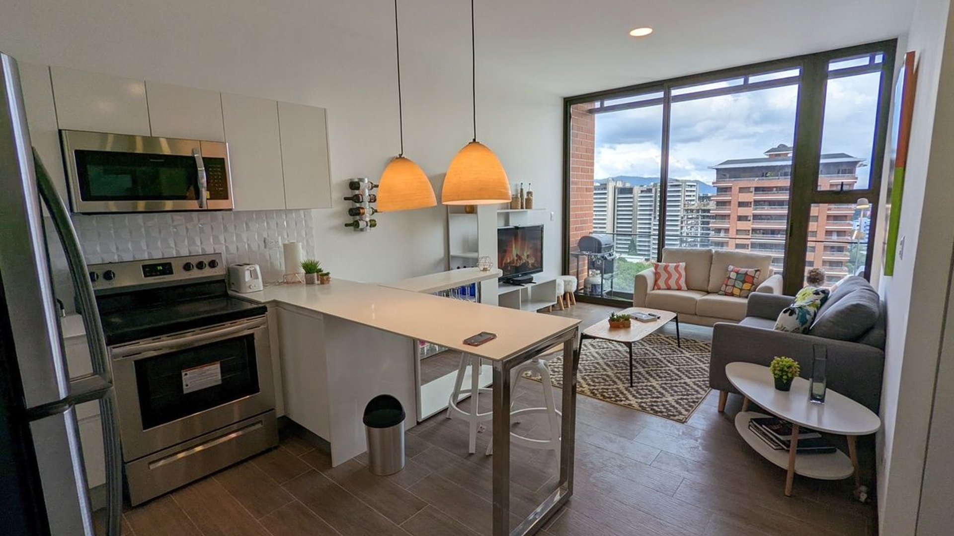 Apartamento Amueblado en Venta – Edificio DiagoSeis, Zona 10