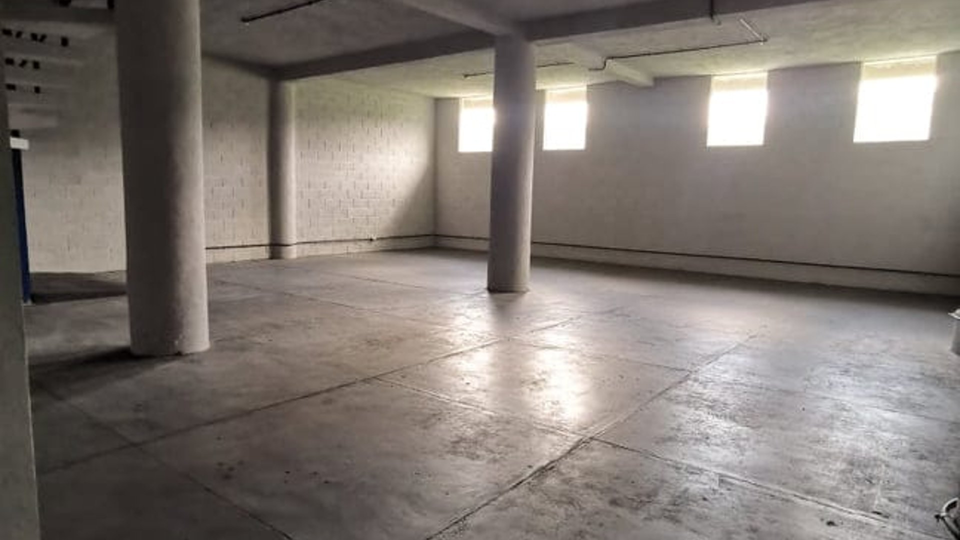 Ofibodega industrial en venta con area de almacenaje en Mixco Ref-5841 - Miniatura 2