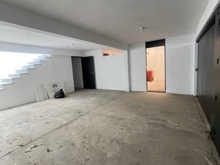 Venta de casa en Pinares de San Cristobal  remodelada, ambientes amplios e iluminados - 4