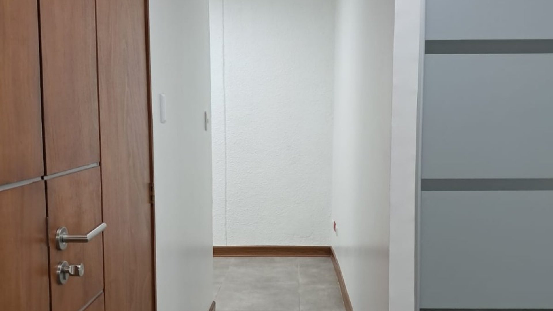 Oficina en Renta en Edificio Centro Empresarial, zona 10 - Miniatura 6