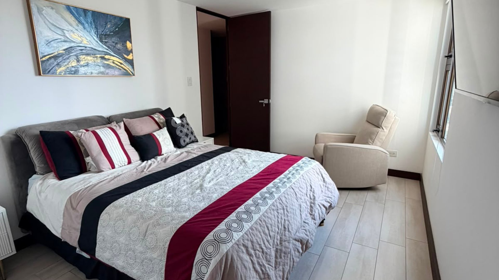 APARTAMENTO EN RENTA |AMUEBLADO | LIV | ZONA 15 - Miniatura 5