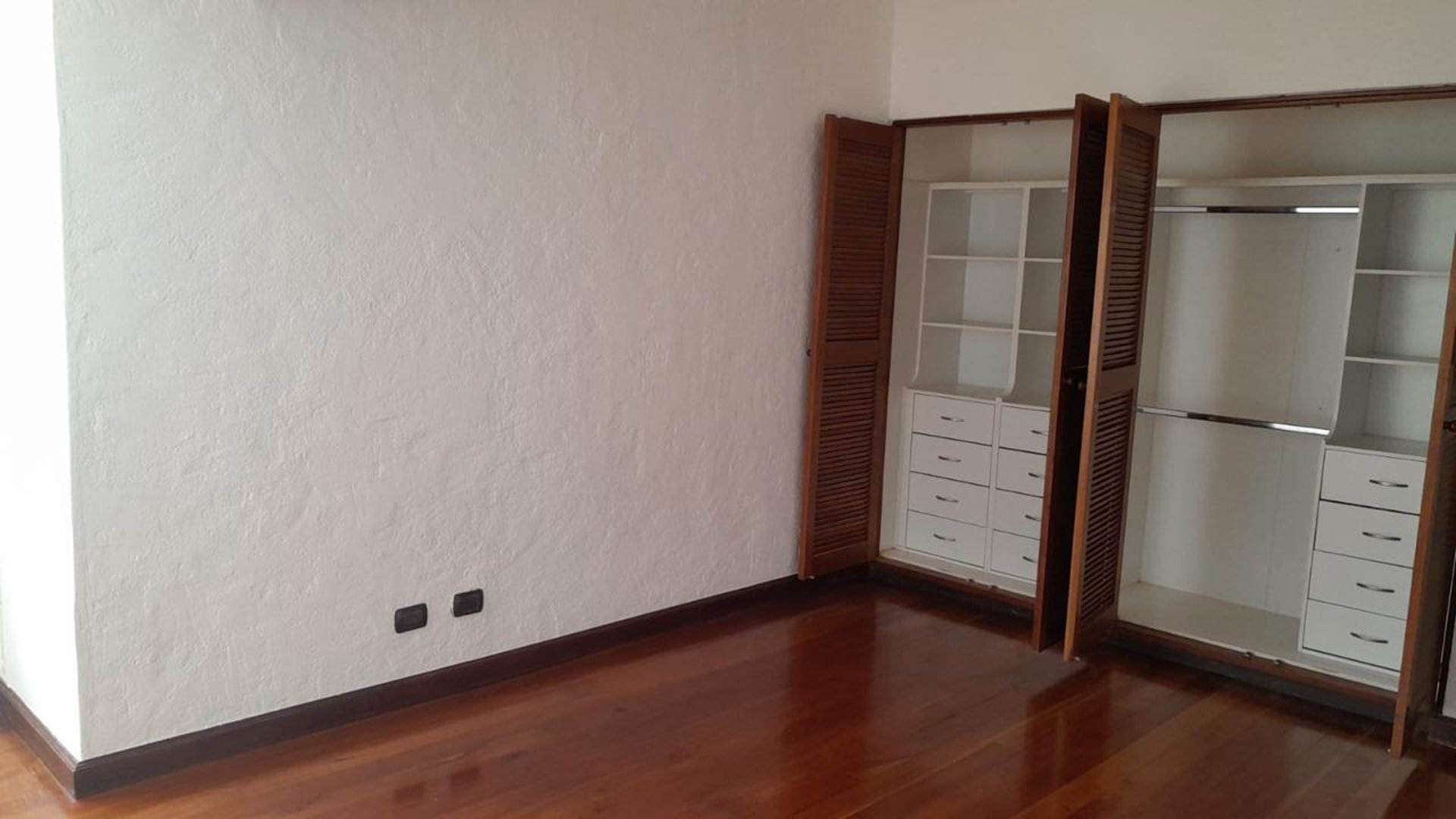 Apartamento en renta en Edificio el Parque VH 1, zona 15 - Miniatura 12