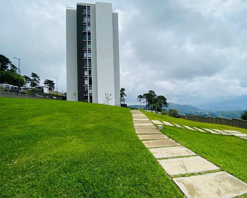 📍 APARTAMENTO EN RENTA – EDIFICIO NAGANO | ZONA 16