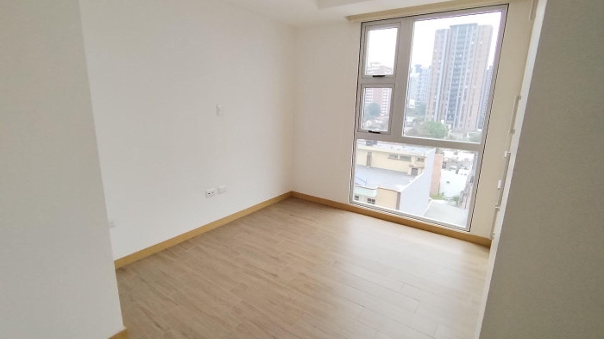 En Renta apartamento 3 habitaciones zona 10 Cityhaus - Miniatura 7