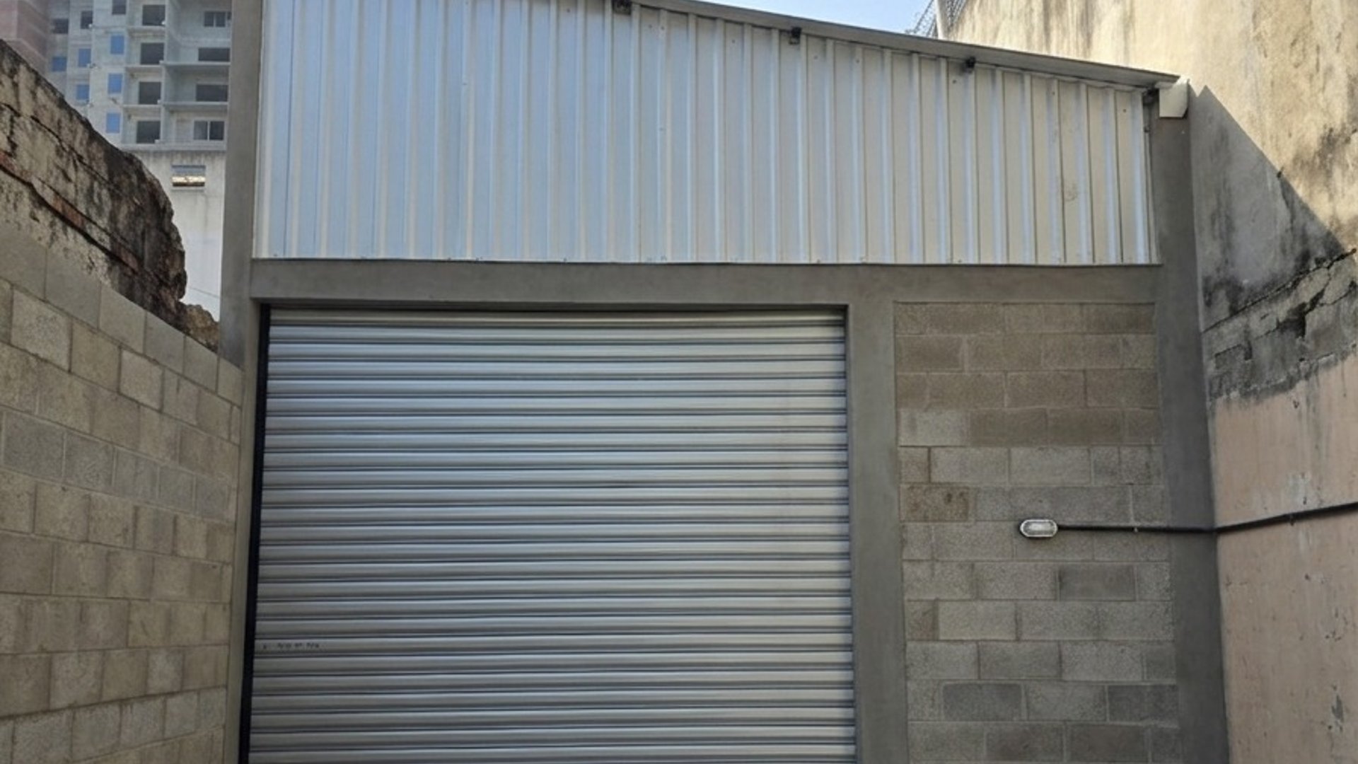 Bodega en renta, zona 11 - Image 1