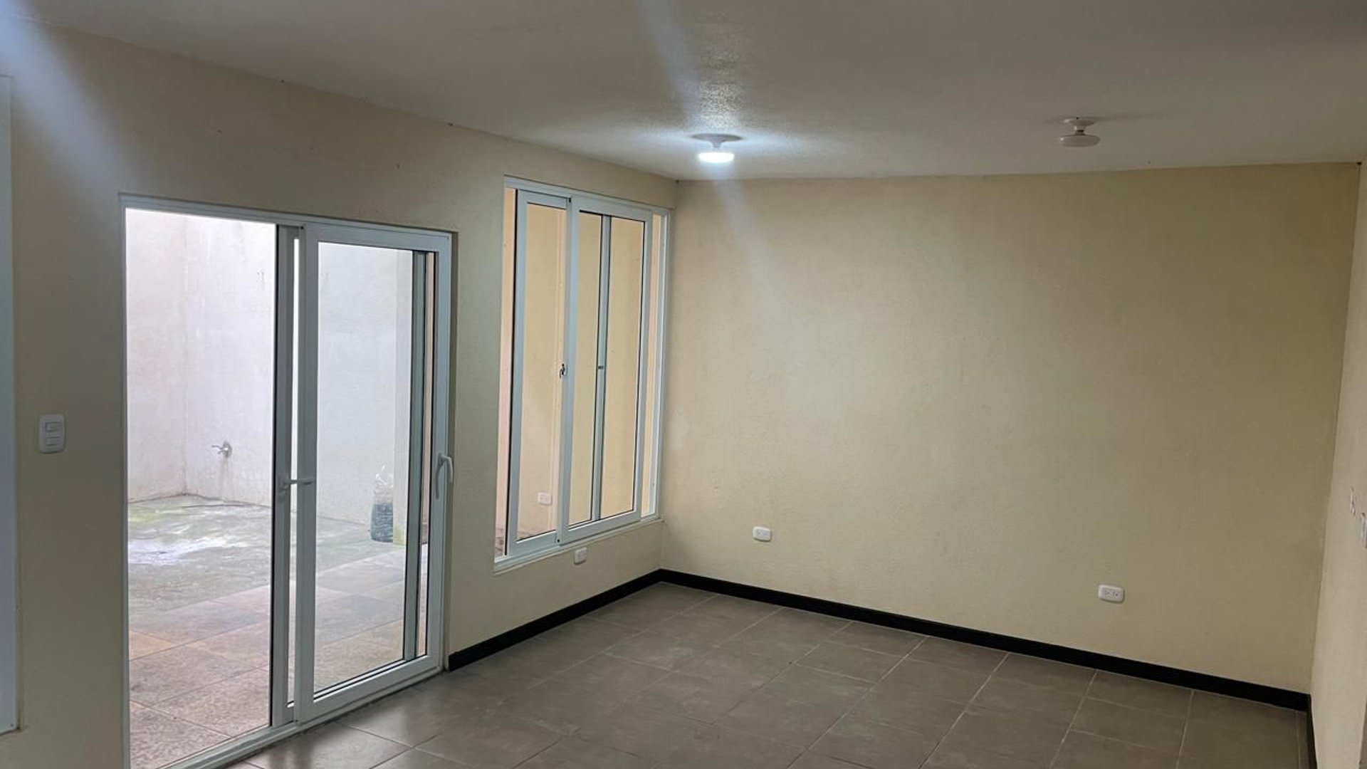 Casa en venta en Condominio Valle Real San Lucas Sacatepequez - Miniatura 3