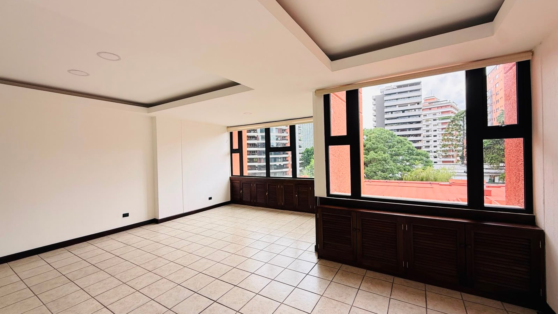 ALQUILER DE AMPLIO APARTAMENTO - VILLA REAL, ZONA 10 - Miniatura 3