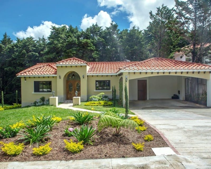 Renta de Casa Amueblada en Hacienda Nueva Country Club | San José Pinula con 5 Habitaciónes