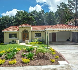 Renta de Casa Amueblada en Hacienda Nueva Country Club | San José Pinula con 5 Habitaciónes