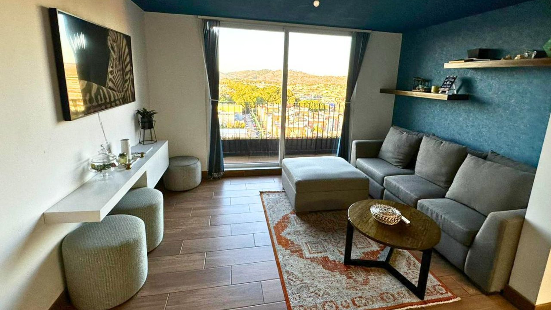 Apartamento con terraza en renta - 3 habitaciones en zona 2 Ref-5753