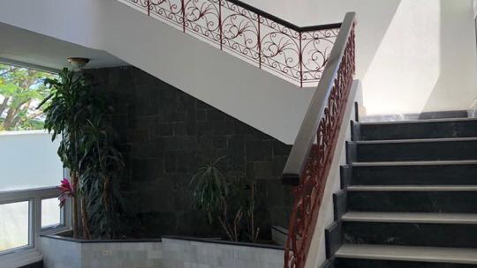 VENDO PRECIOSA CASA EN ZONA 15 VISTA HERMOSA 1 - Miniatura 4