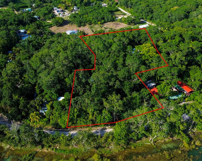 Terreno en Venta El Remate Flores Peten