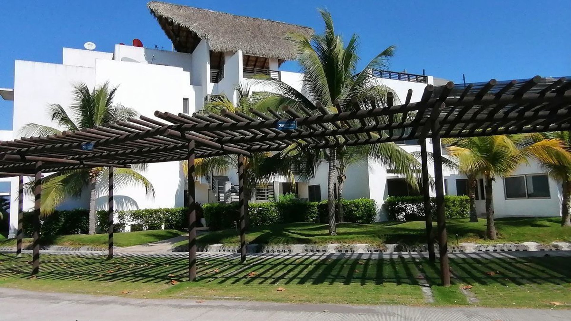 Vendo/Alquilo Penthouse en Monterrico US$275,000.00