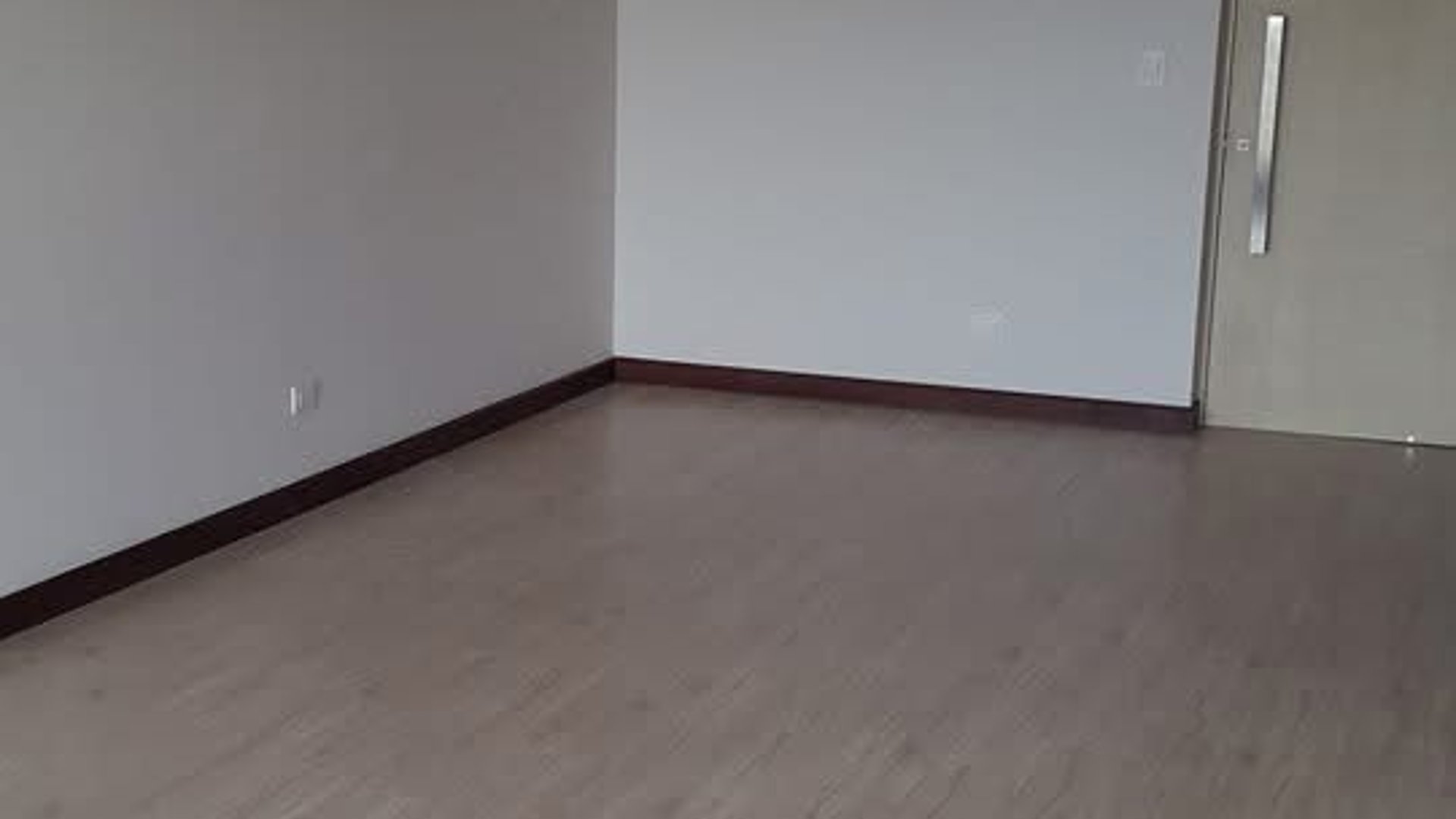 VENTA Ó ALQUILER DE CÉNTRICO APARTAMENTO - VEINTI4, ZONA 10 - Miniatura 4