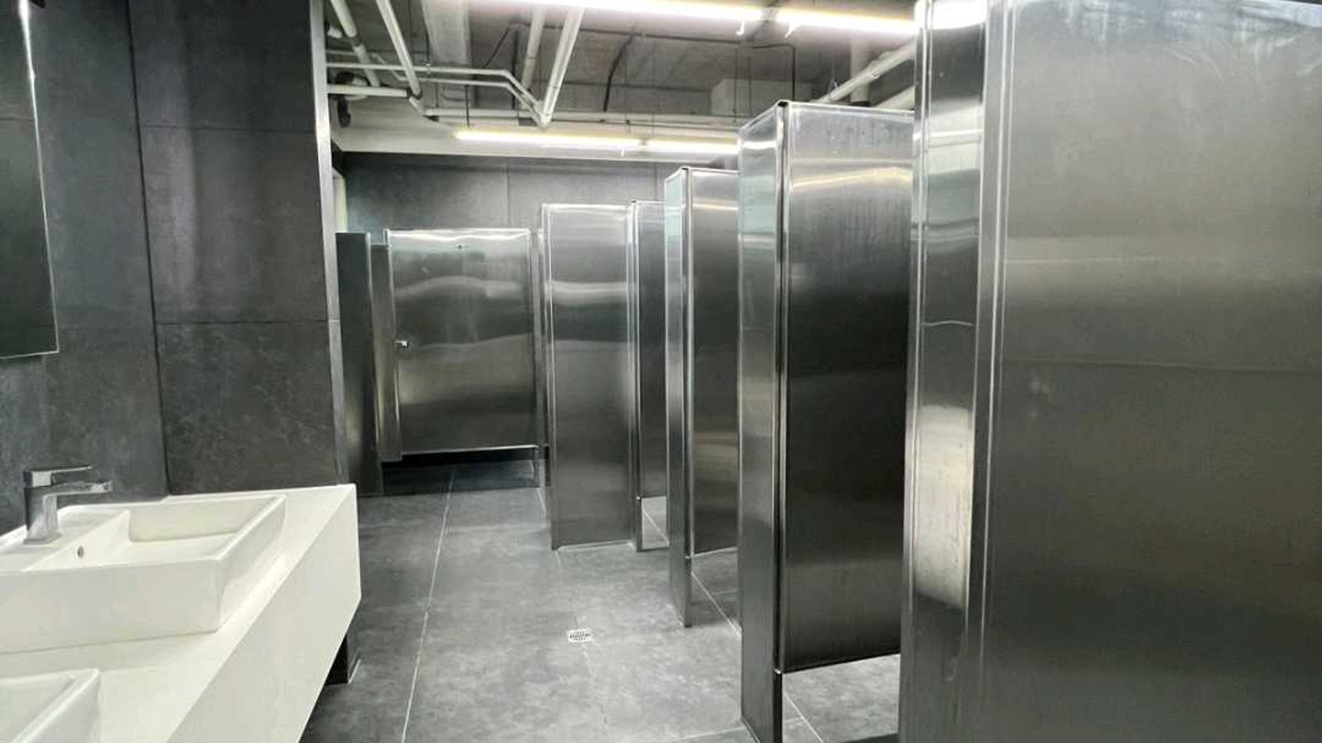 Alquiler o venta en Edificio de 8 niveles con 9000mts - Miniatura 13