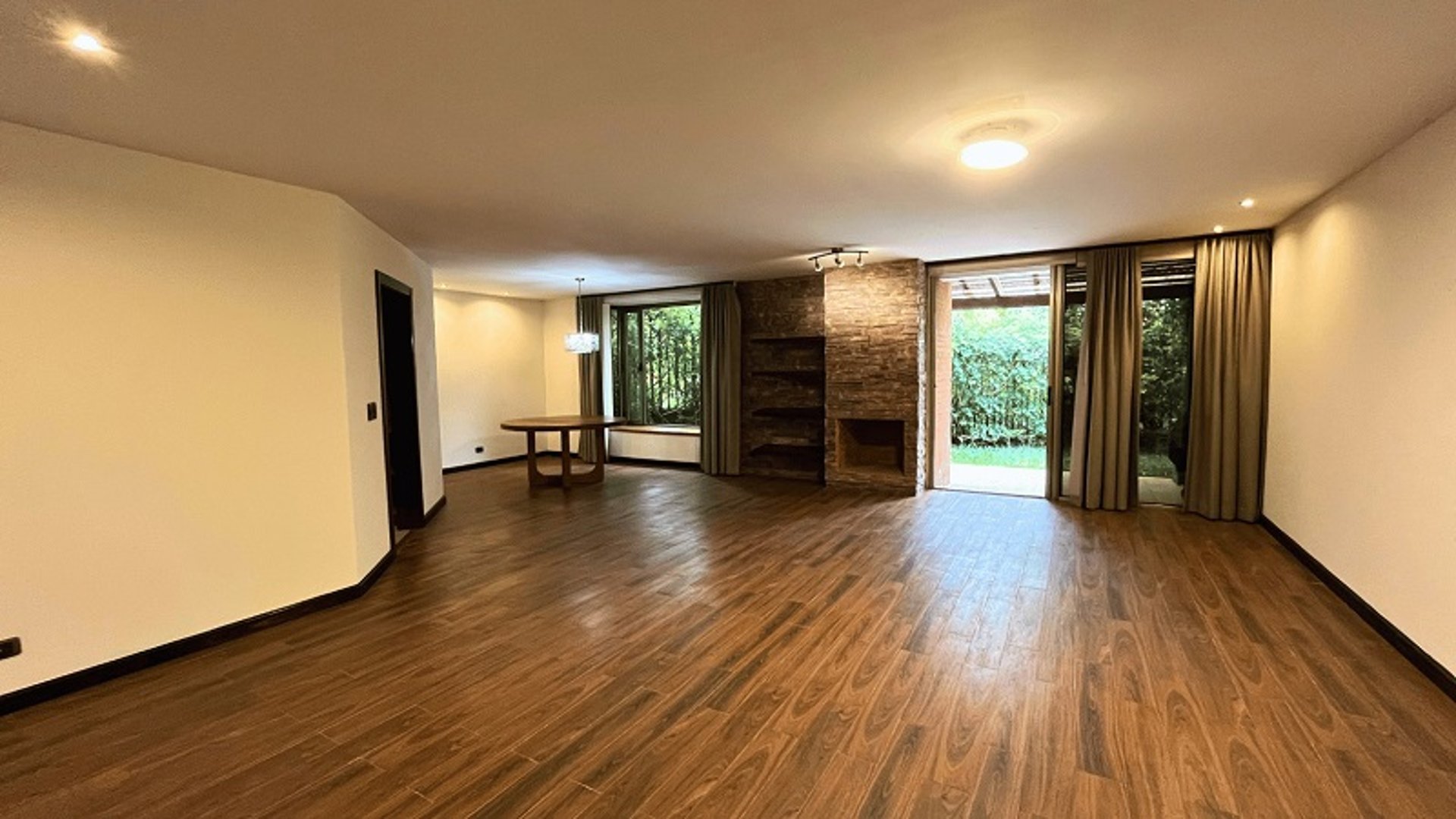 Elegante Casa en Venta | 3 Hab | 3.5 Baños | El Prado, Guatemala - Miniatura 2