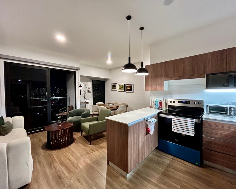 Apartamento en alquiler, Edificio Marabi, Zona 11. Disponible Agosto
