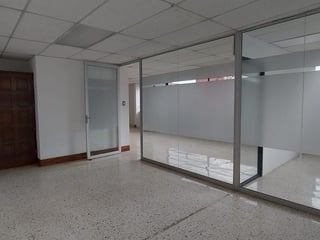 Centro Empresarial – Oficina en Renta, zona 10 - 2
