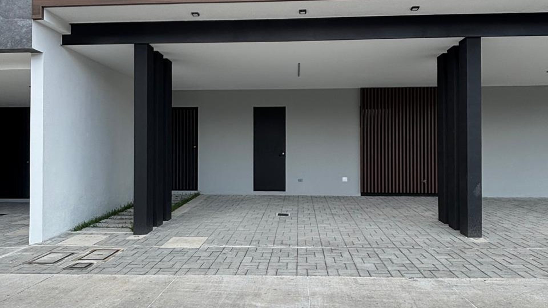 Townhouse en Alquiler Condominio Molie, zona 10 - Image 1