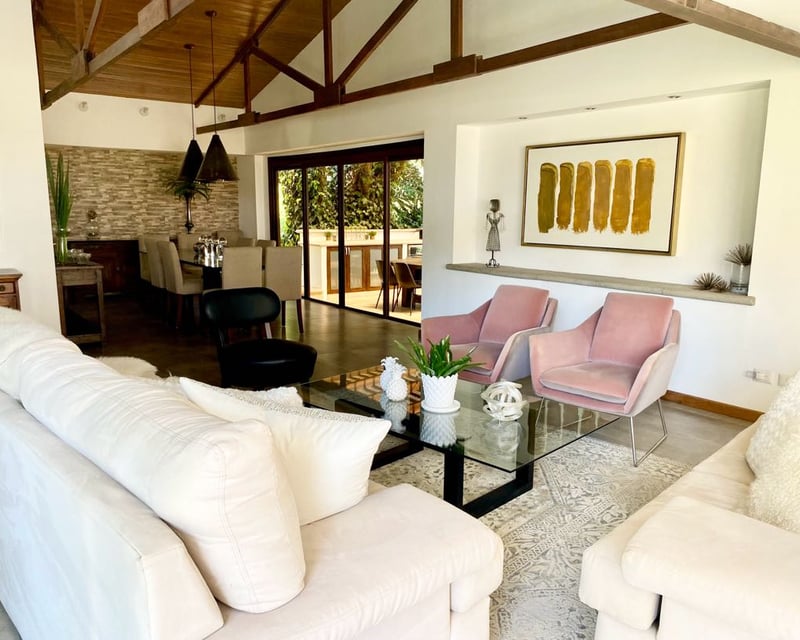 VENDO LINDA CASA CON AMPLIO JARDÍN EN MUXBAL