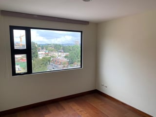 Apartamento en venta edificio Zona 10 Guatemala - Image 4